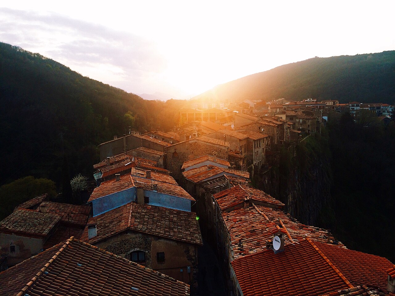 Puesta de sol vista desde el campanario de Castellfollit de la Roca