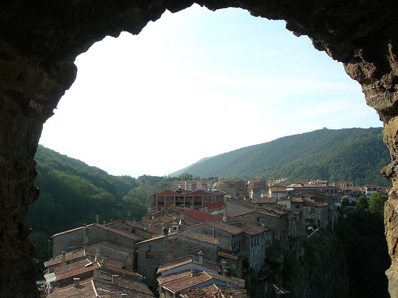 Castellfollit de la Roca visto desde el campanario de Sant Salvador